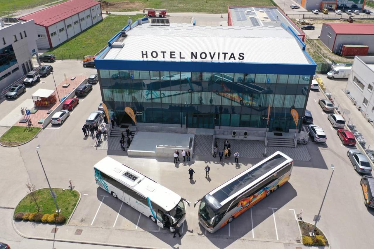 Hotel Novitas 리브노 외부 사진